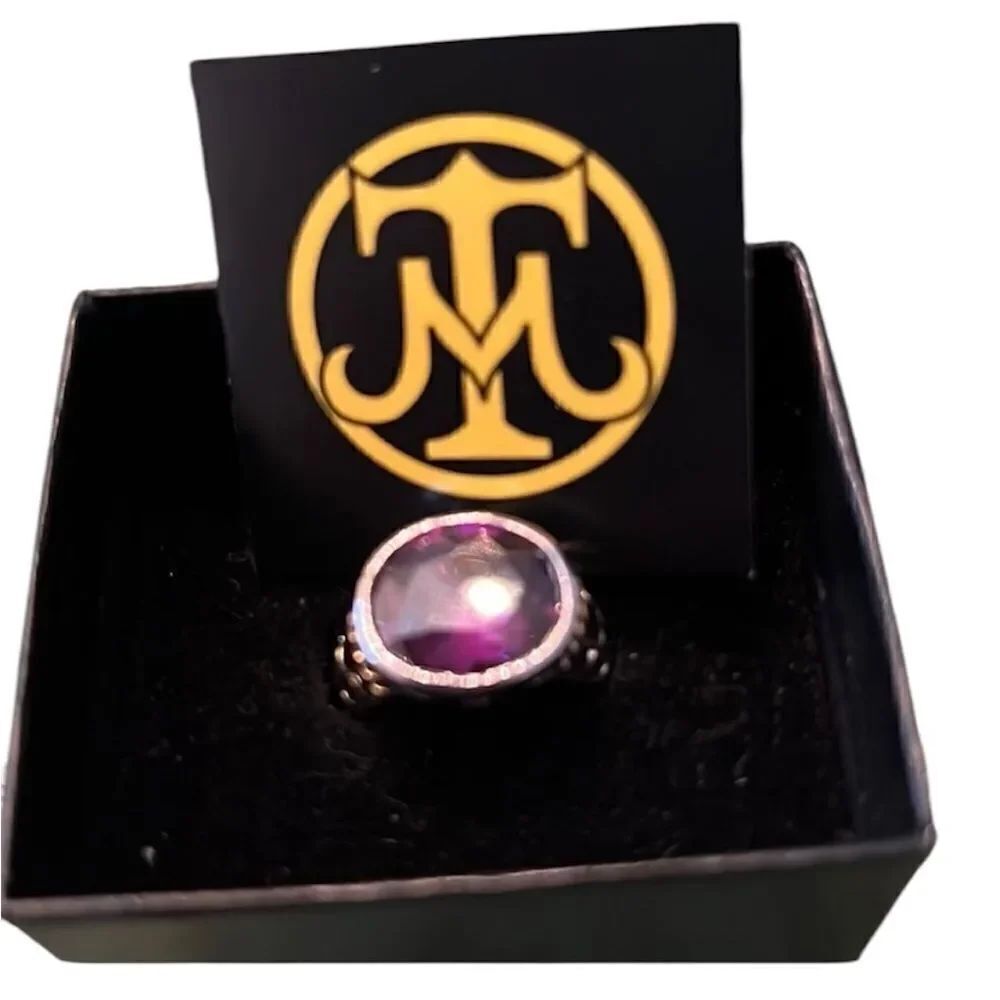 Miss Tina sz5.5 silver colored ring cutouts gold coloredāaccent purple stoneāEUC